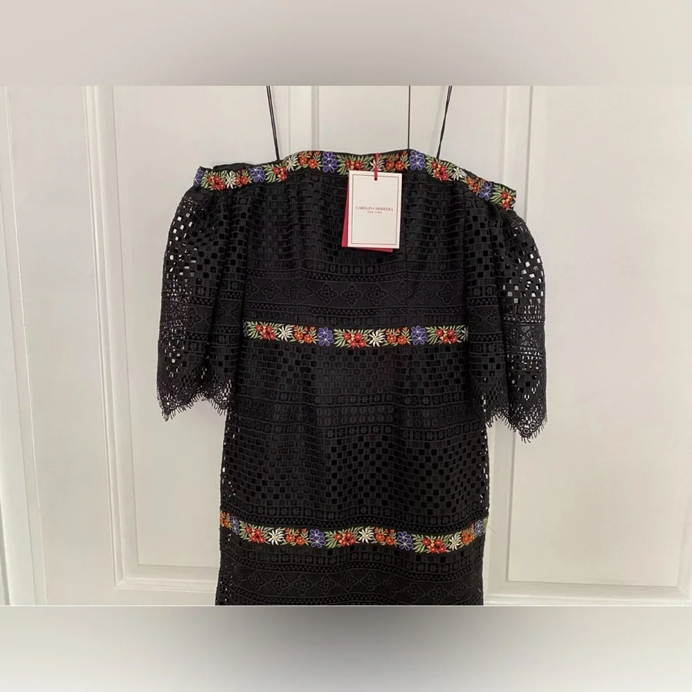 NEW Carolina Herrera Off-the-shoulder Lace Gown Black Carolina Herrera Gown - Picture 8 of 9